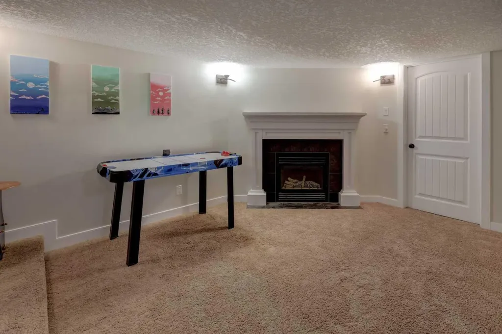 729 Canoe Avenue SW Airdrie AB t4b 3k5