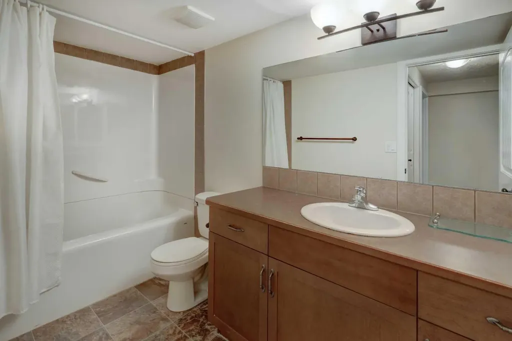 729 Canoe Avenue SW Airdrie AB t4b 3k5