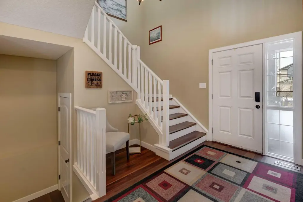 729 Canoe Avenue SW Airdrie AB t4b 3k5
