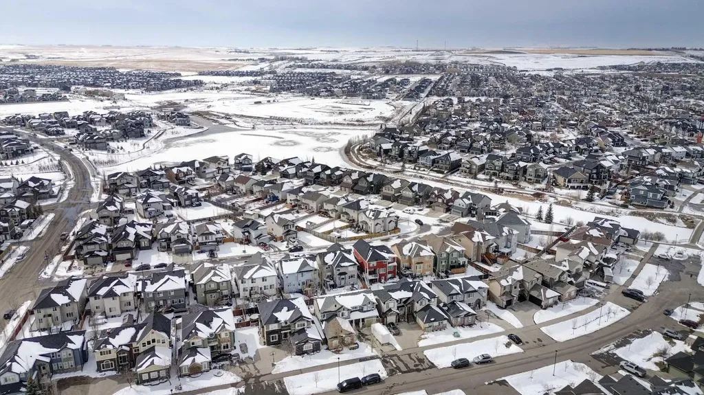 729 Canoe Avenue SW Airdrie AB t4b 3k5