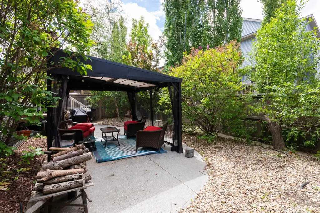 729 Canoe Avenue SW Airdrie AB t4b 3k5