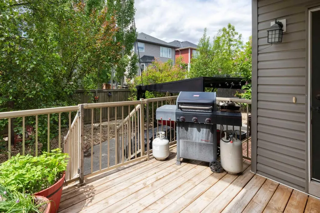729 Canoe Avenue SW Airdrie AB t4b 3k5