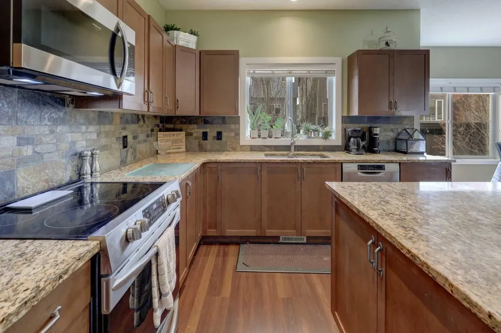 729 Canoe Avenue SW Airdrie AB t4b 3k5