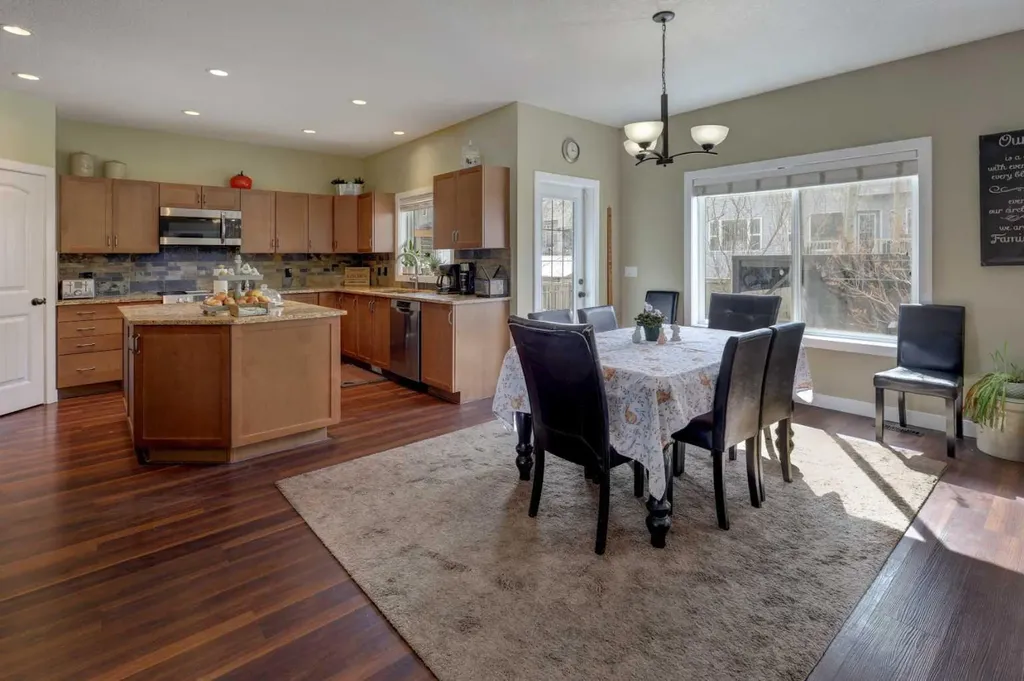 729 Canoe Avenue SW Airdrie AB t4b 3k5