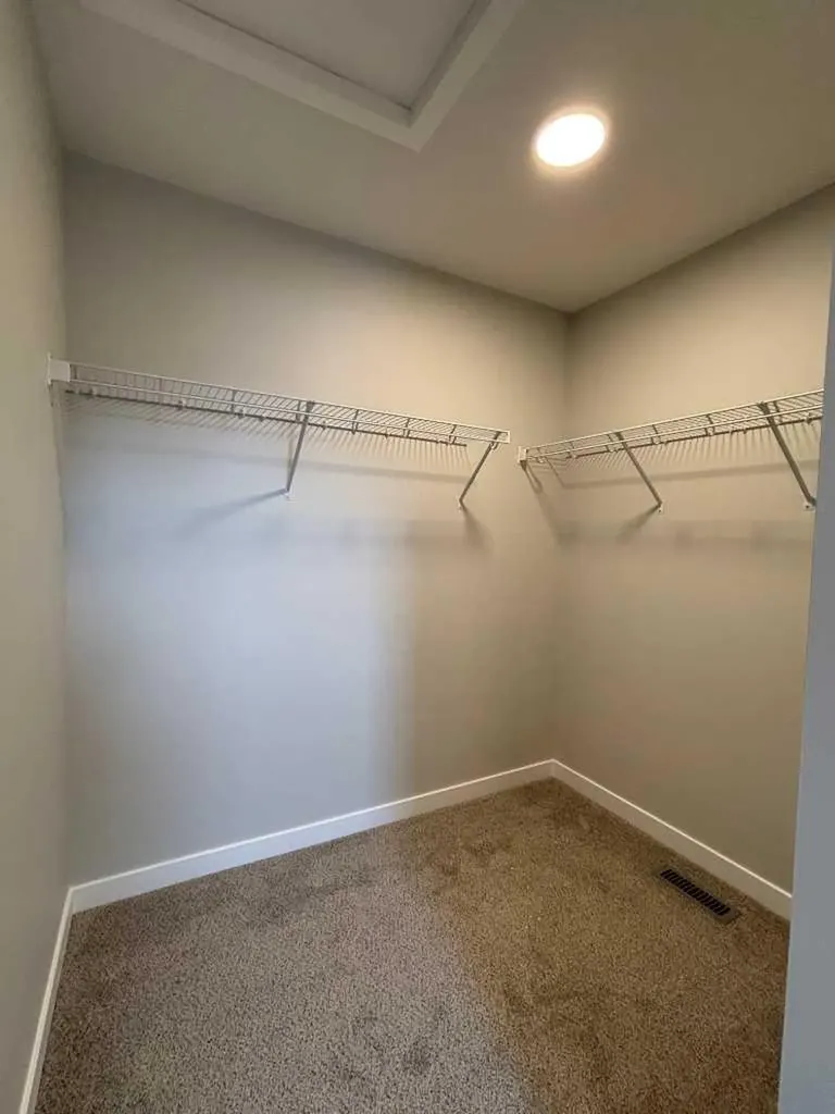941 Reynolds Lane Airdrie AB T4B 5L7