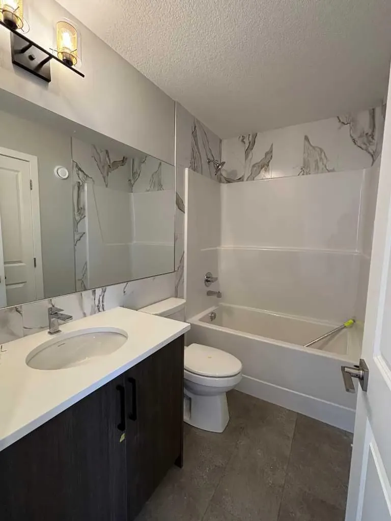 941 Reynolds Lane Airdrie AB T4B 5L7