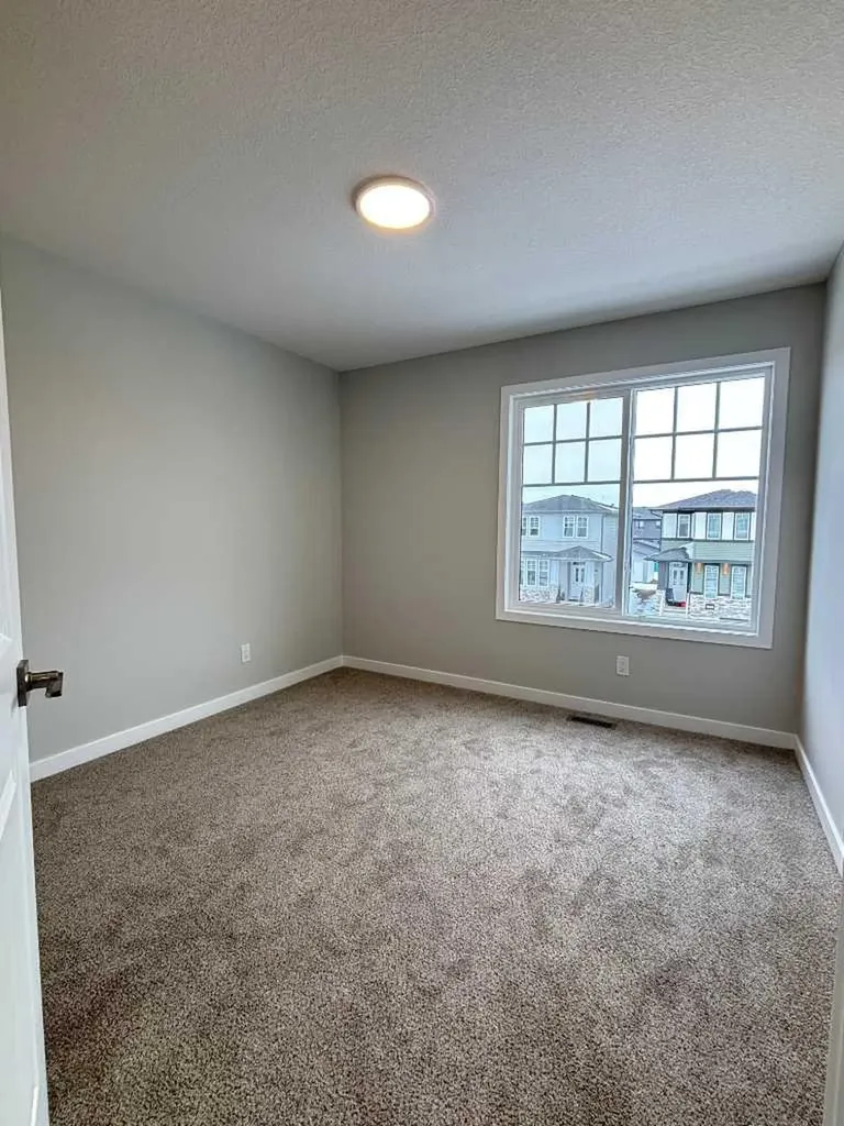 941 Reynolds Lane Airdrie AB T4B 5L7