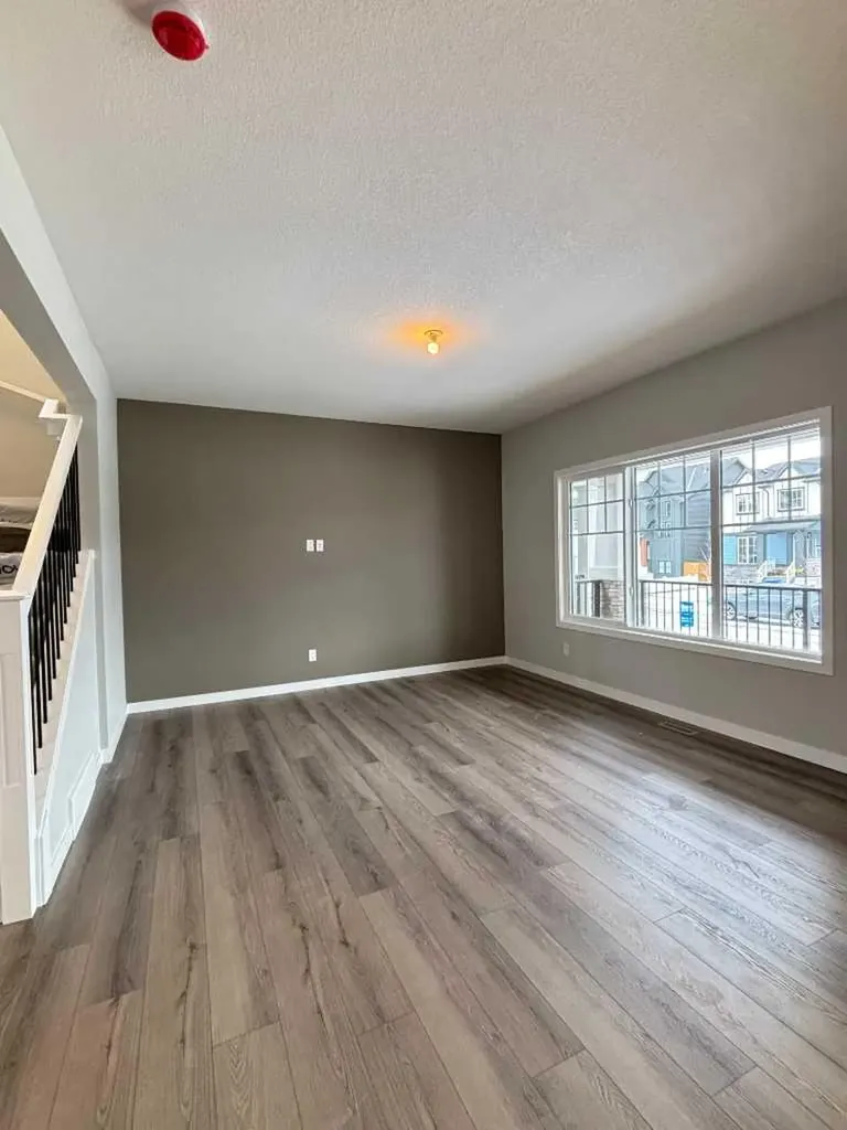 941 Reynolds Lane Airdrie AB T4B 5L7