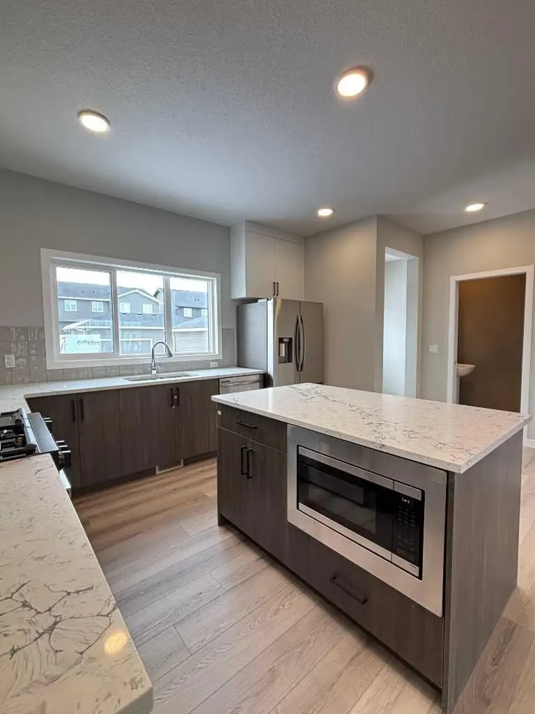 941 Reynolds Lane Airdrie AB T4B 5L7