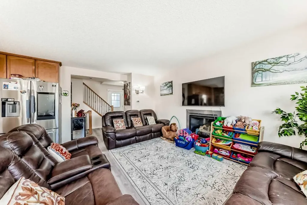151 Covepark Green NE Calgary AB T3K 6L2