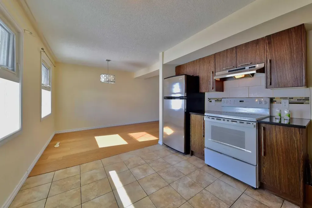 525 32 Avenue NE Calgary AB T2E 2H3