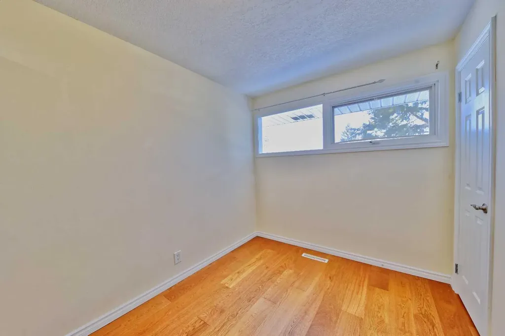 525 32 Avenue NE Calgary AB T2E 2H3