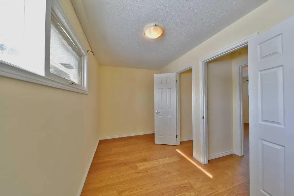 525 32 Avenue NE Calgary AB T2E 2H3