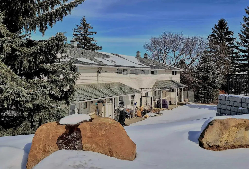 525 32 Avenue NE Calgary AB T2E 2H3