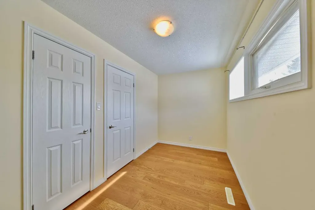 525 32 Avenue NE Calgary AB T2E 2H3