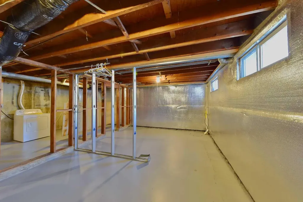 525 32 Avenue NE Calgary AB T2E 2H3