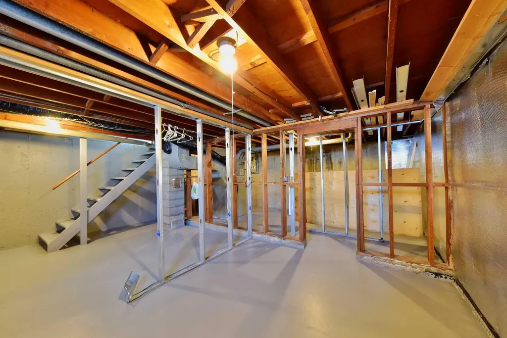 525 32 Avenue NE Calgary AB T2E 2H3