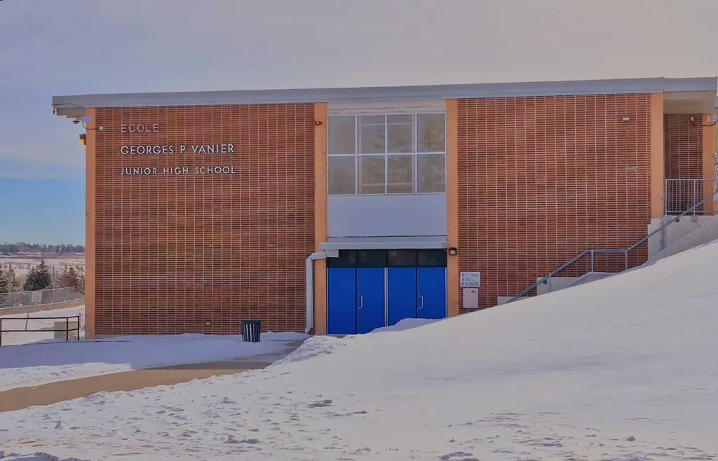 525 32 Avenue NE Calgary AB T2E 2H3