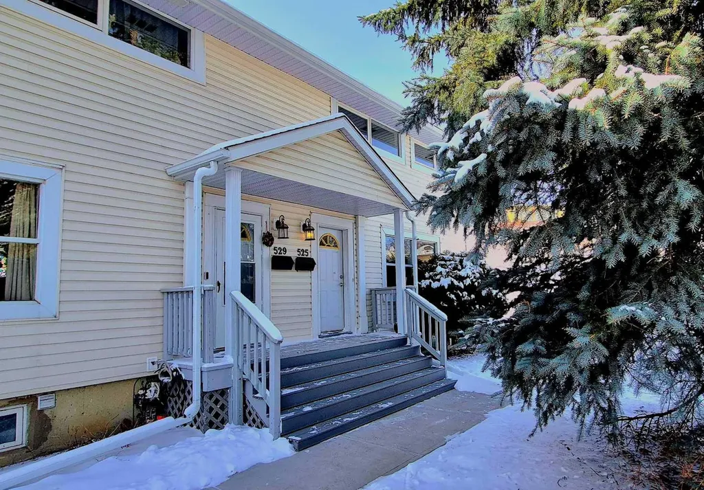 525 32 Avenue NE Calgary AB T2E 2H3