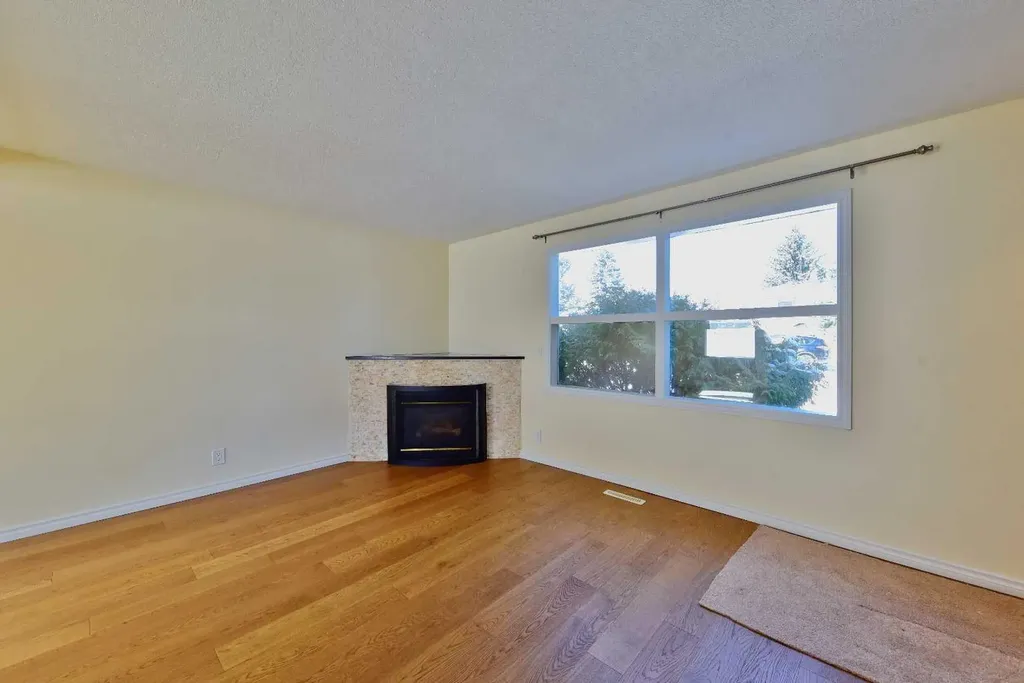 525 32 Avenue NE Calgary AB T2E 2H3