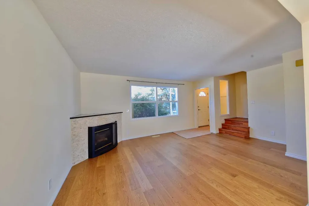 525 32 Avenue NE Calgary AB T2E 2H3