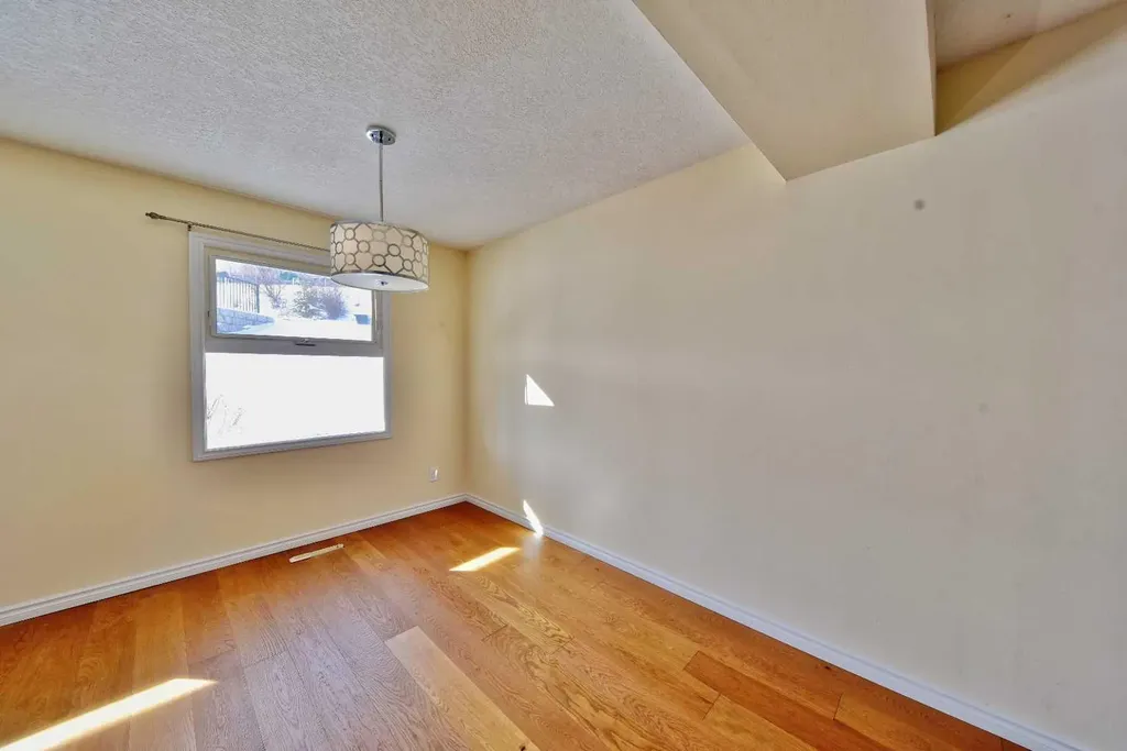 525 32 Avenue NE Calgary AB T2E 2H3