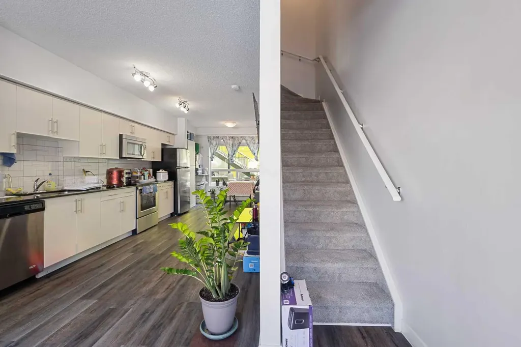 1740 9 Street NW Calgary AB T2M 4Z5