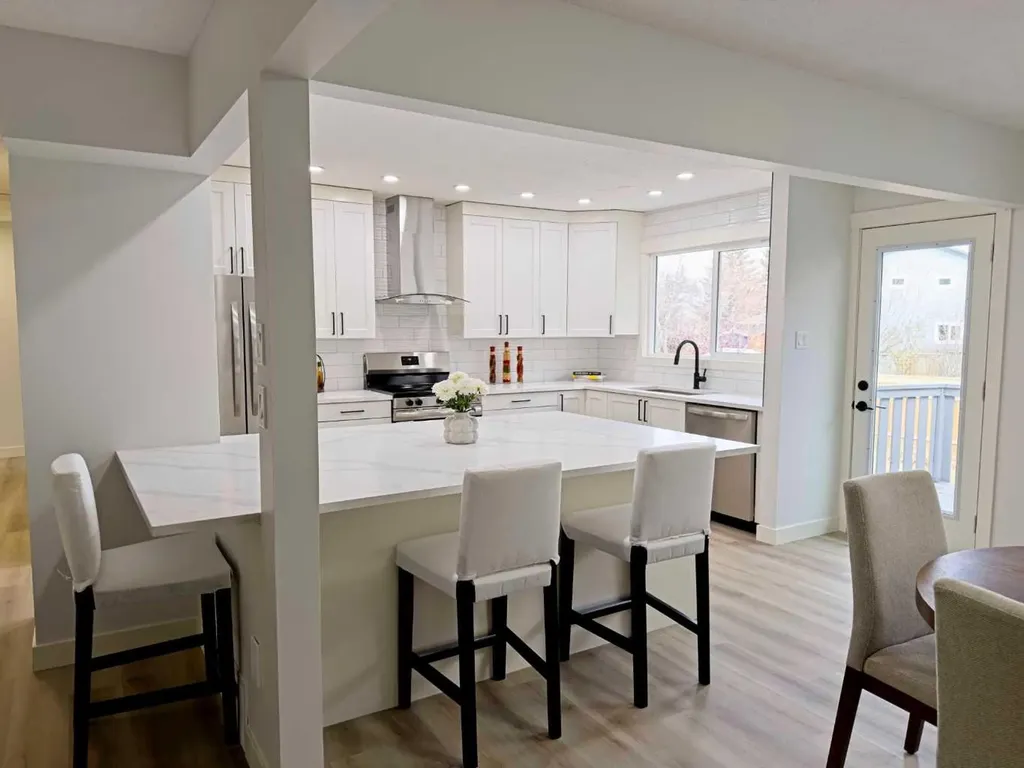 7032 78 Street NW Calgary AB T3B 4H9