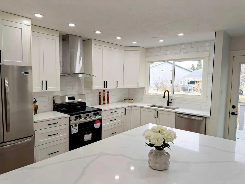 7032 78 Street NW Calgary AB T3B 4H9