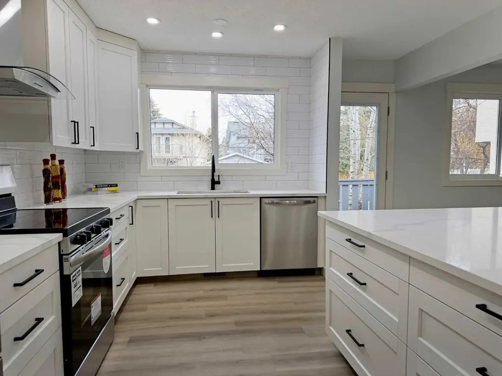 7032 78 Street NW Calgary AB T3B 4H9