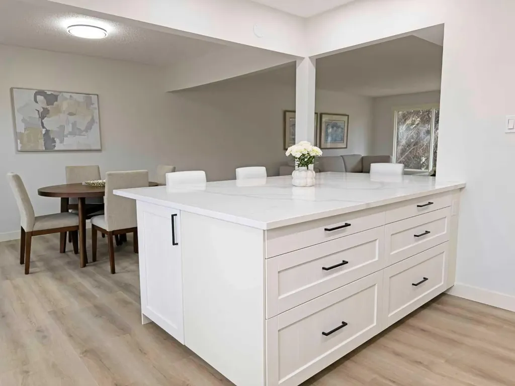 7032 78 Street NW Calgary AB T3B 4H9