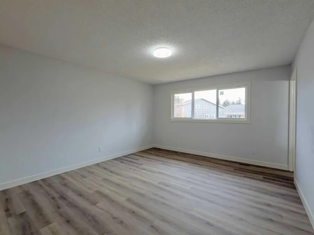 7032 78 Street NW Calgary AB T3B 4H9