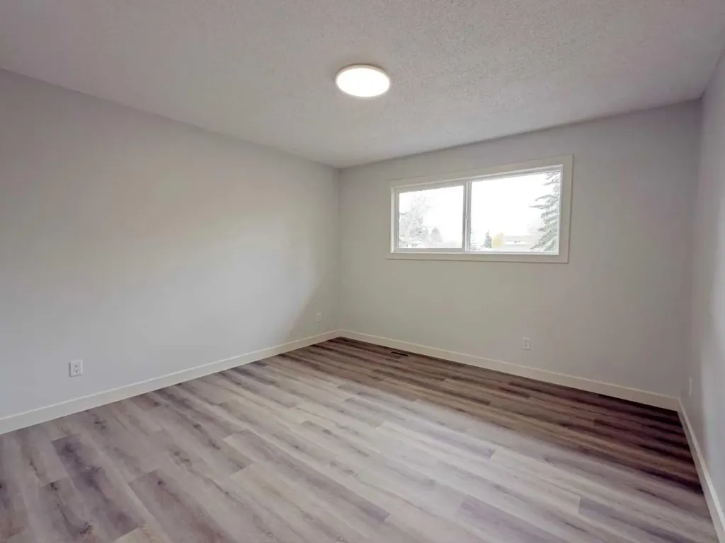 7032 78 Street NW Calgary AB T3B 4H9