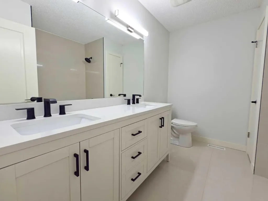 7032 78 Street NW Calgary AB T3B 4H9