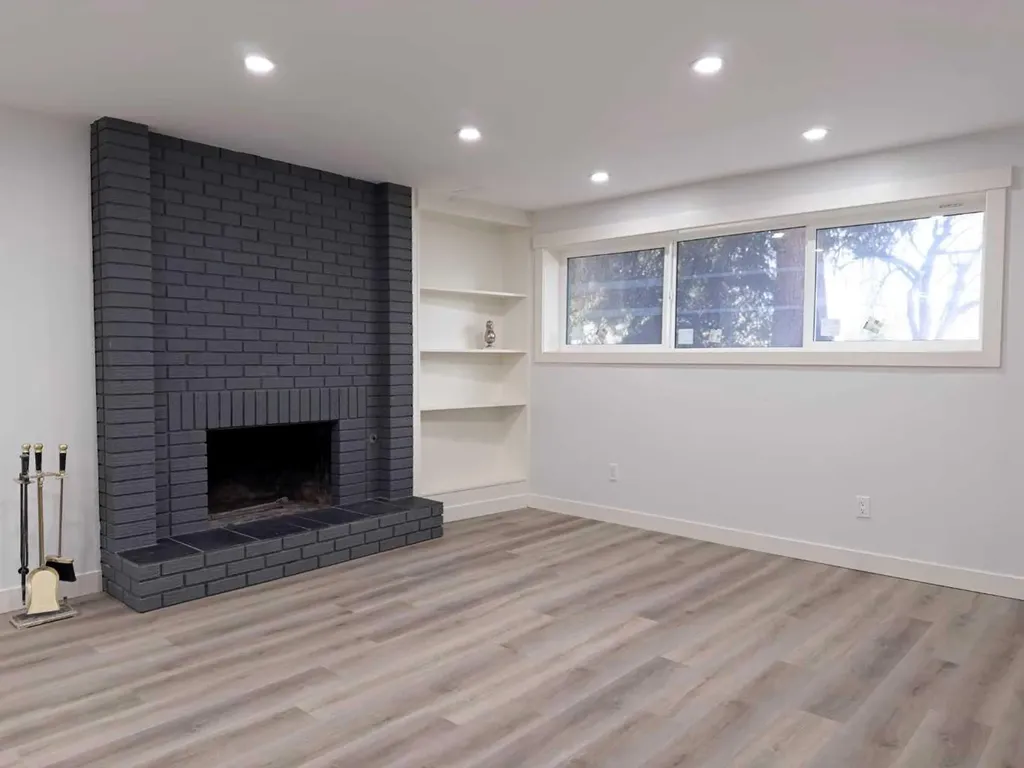7032 78 Street NW Calgary AB T3B 4H9