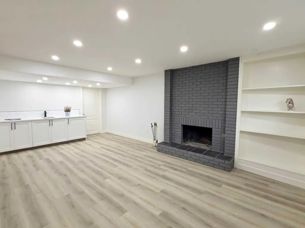7032 78 Street NW Calgary AB T3B 4H9