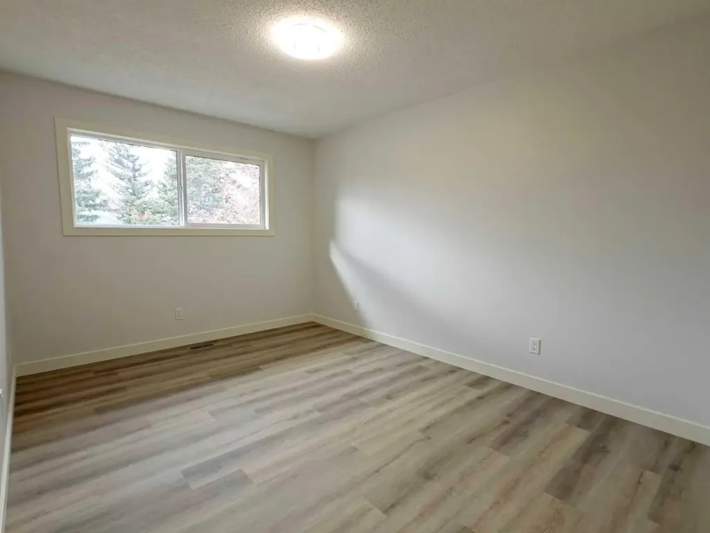 7032 78 Street NW Calgary AB T3B 4H9
