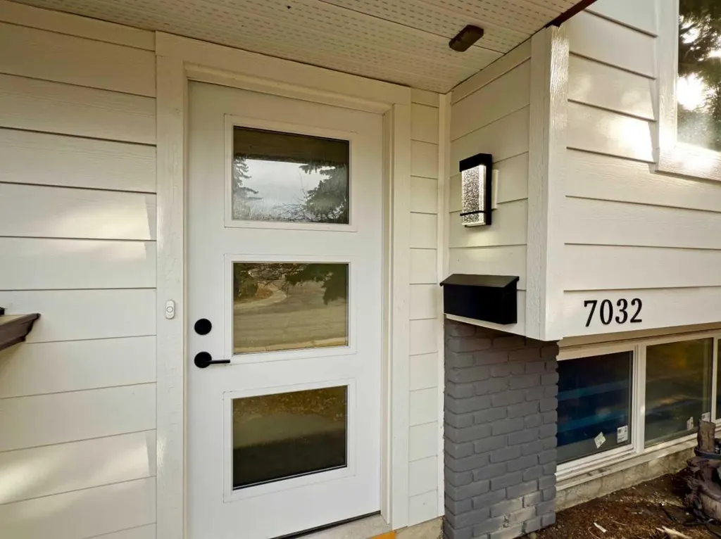 7032 78 Street NW Calgary AB T3B 4H9
