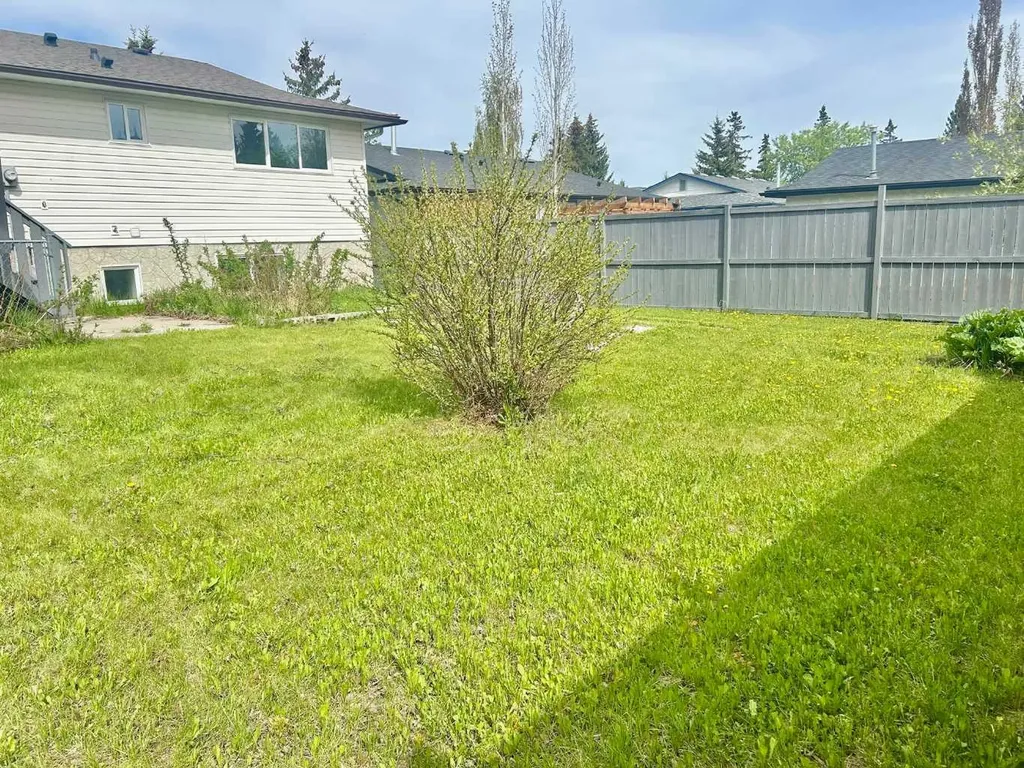 7032 78 Street NW Calgary AB T3B 4H9