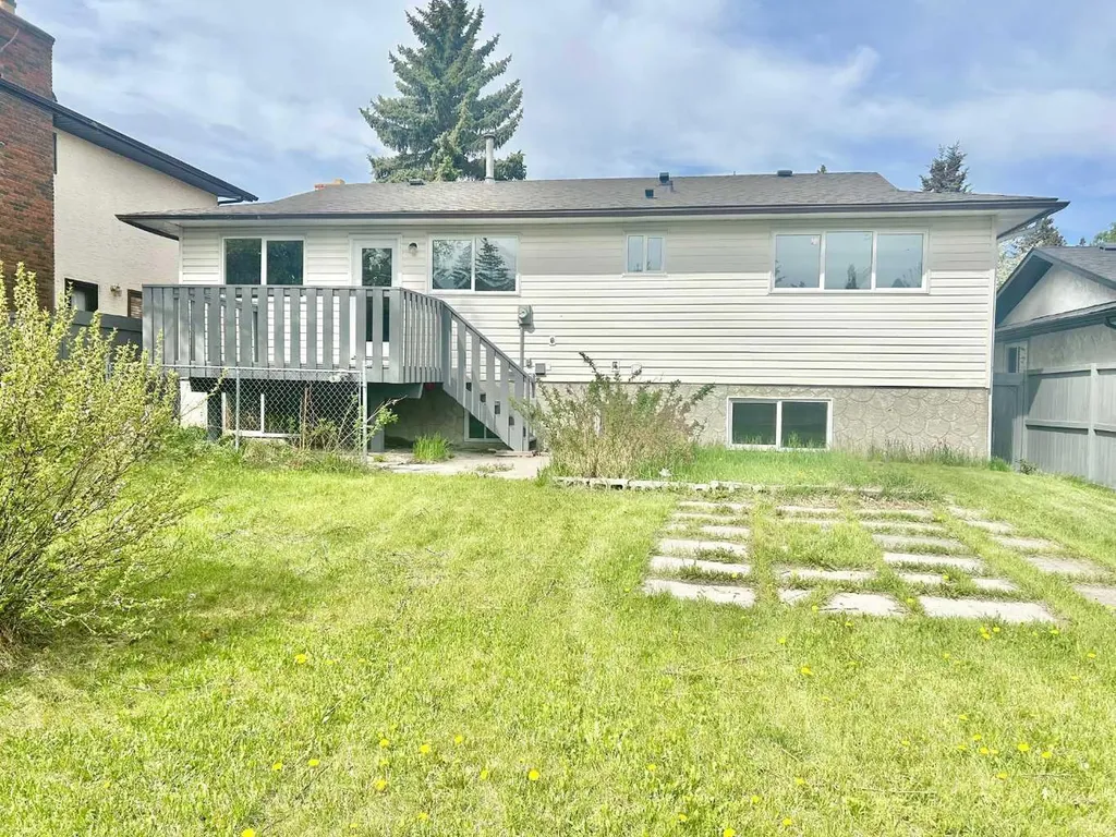 7032 78 Street NW Calgary AB T3B 4H9