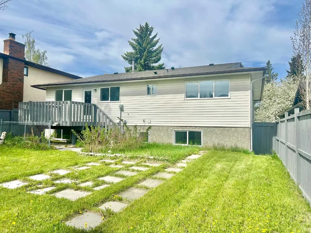 7032 78 Street NW Calgary AB T3B 4H9