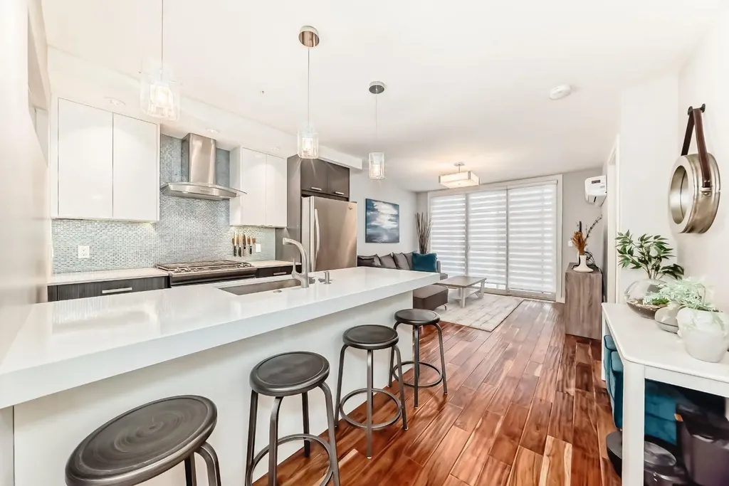 1029 15 Avenue SW Calgary AB T2R 0S5