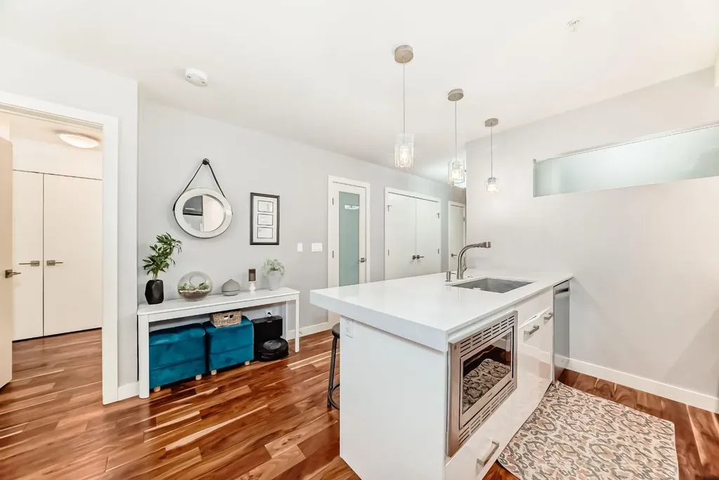 1029 15 Avenue SW Calgary AB T2R 0S5