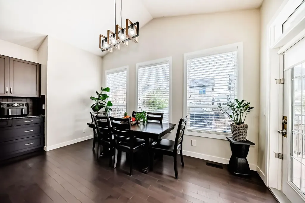 612 Montgomery Close SE High River AB T1V0B7