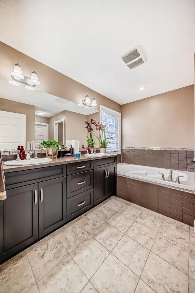 612 Montgomery Close SE High River AB T1V0B7