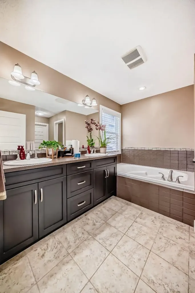 612 Montgomery Close SE High River AB T1V0B7