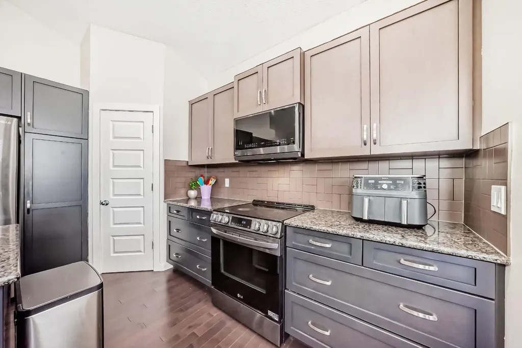 612 Montgomery Close SE High River AB T1V0B7