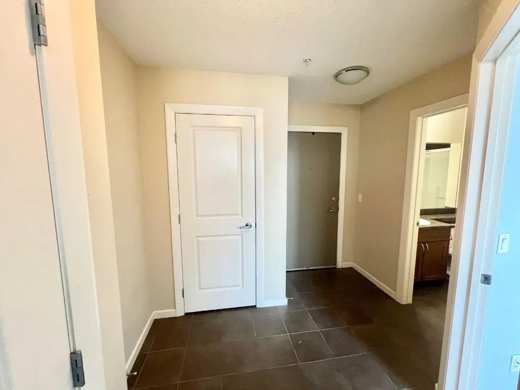 211 13 Avenue SE Calgary AB T2G 1E1