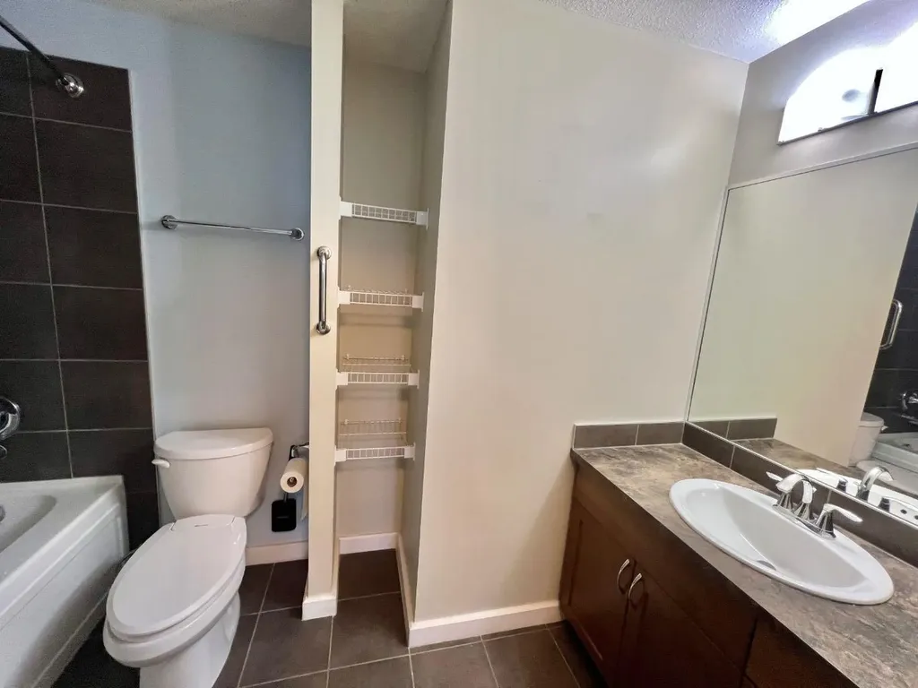 211 13 Avenue SE Calgary AB T2G 1E1
