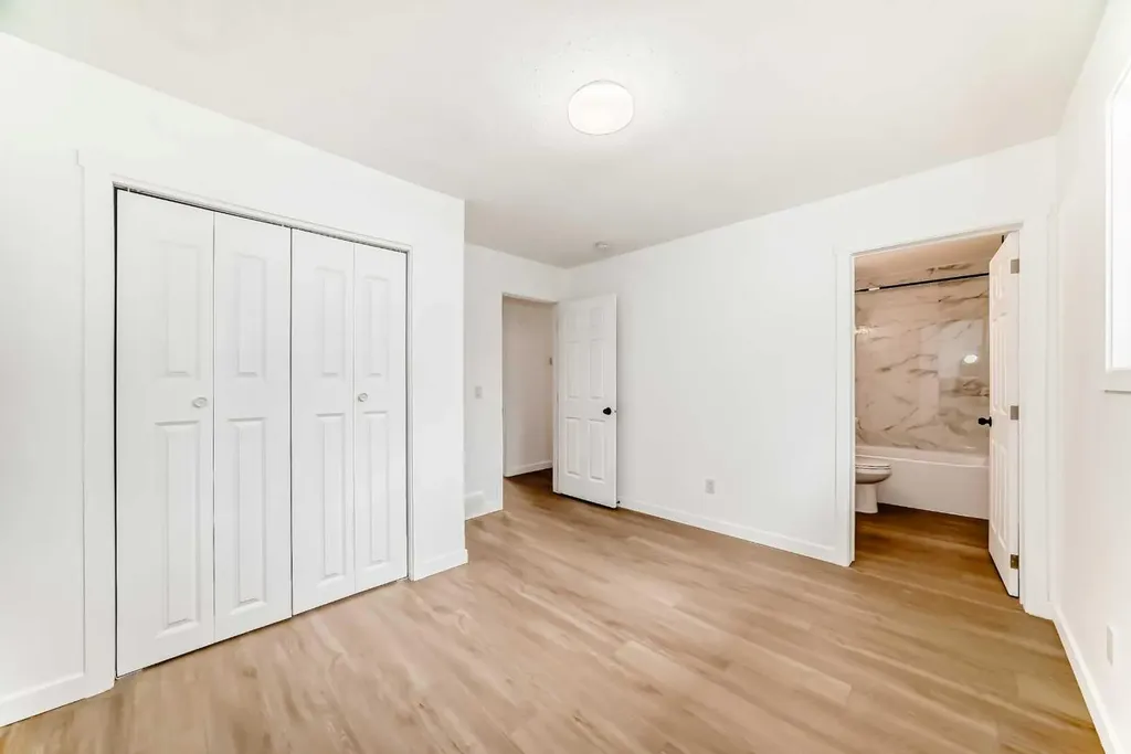 264 99 Avenue SE Calgary AB T2J0J1